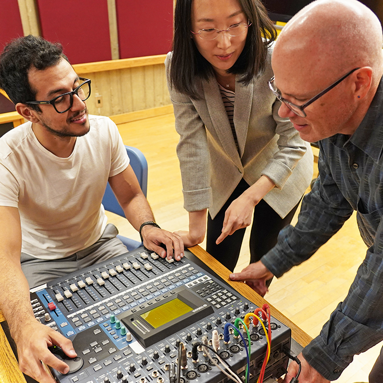 Doctoral student Felip-Tovar Henao, Prof. Wang, Prof. Gibson